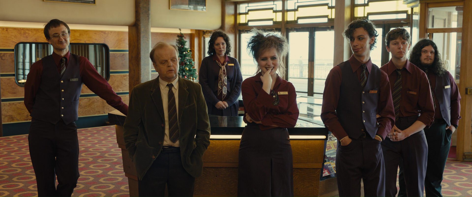 empire-of-light_capture12.jpg (183 KB)