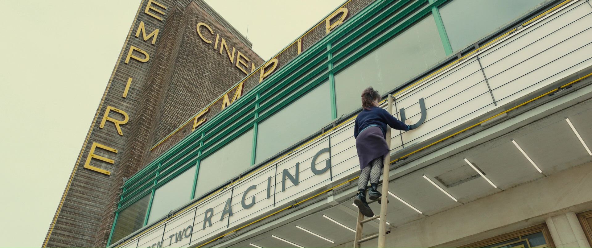 empire-of-light_capture8.jpg (446 KB)